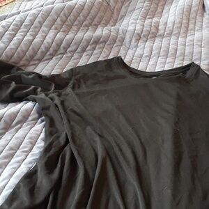 Long sleeved athletic shirt